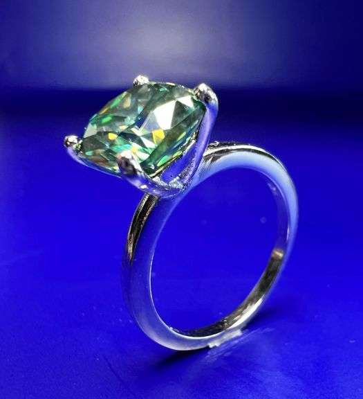 Sparkling 3.65 Emerald Green Fire Moissanite Ring