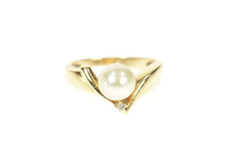 10K Yellow Gold Classic 7.2mm Pearl Diamond Accent Statement Ring