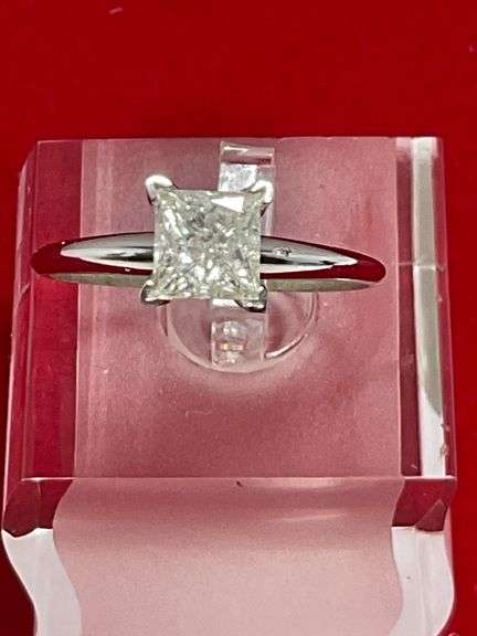 CERTIFIED BRAND NEW LADIES 14K WHITE GOLD SOLITAIRE DIAMOND RING.