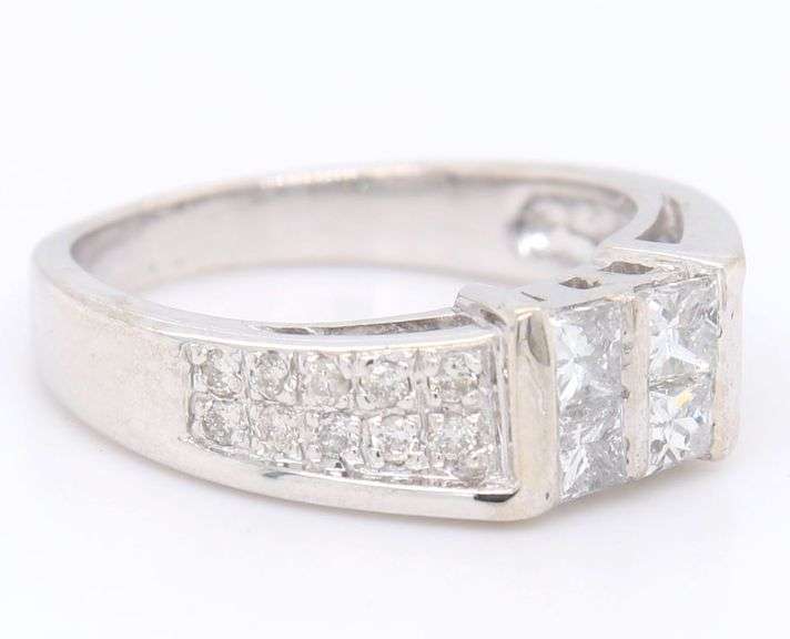 Divine White Gold Princess and Round Cut Diamond Ring