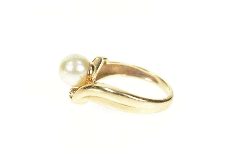 10K Yellow Gold Classic 7.2mm Pearl Diamond Accent Statement Ring