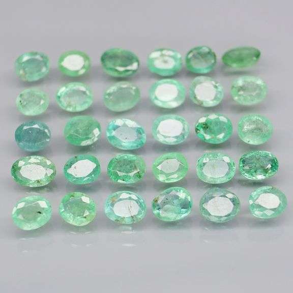 Vivid! Top green 6.20ct Colombian Emerald set