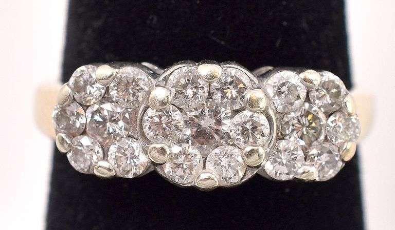 Elegant 14K Yellow Gold Diamond Ring