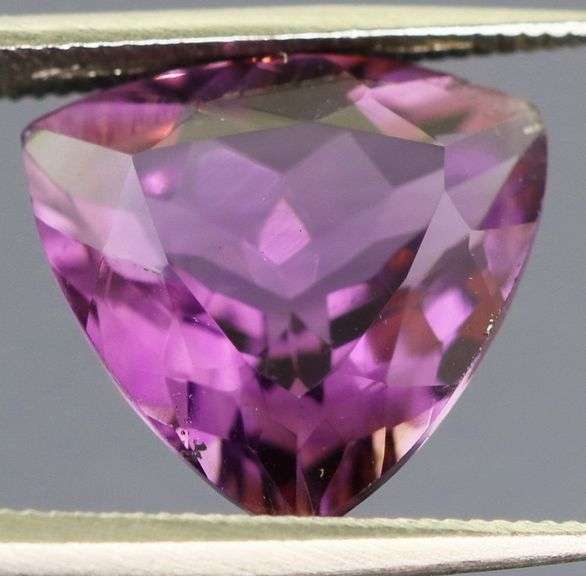 Stunning 3.46ct trillion cut Brazilian Amethyst