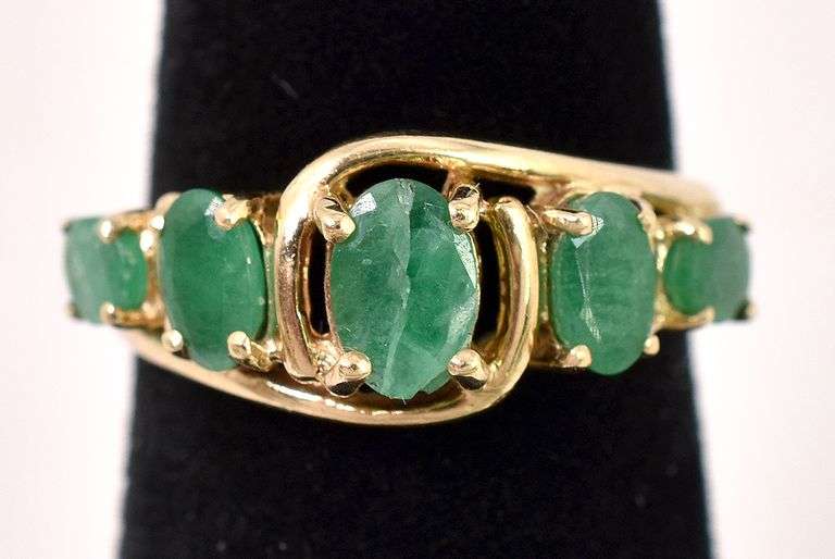 Elegant Natural Emerald Ring in Yellow Gold