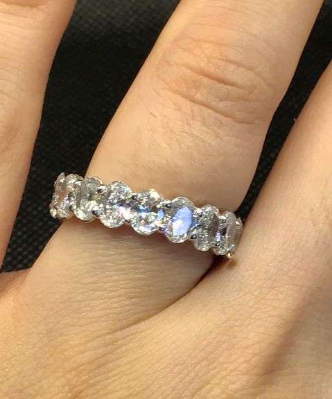 STUNNING AND ELEGANT 18K WHITE GOLD OVAL CUT DIAMOND ETERNITY RING