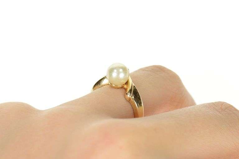 10K Yellow Gold Classic 7.2mm Pearl Diamond Accent Statement Ring