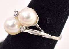 Beautiful 14K White Gold Pearl and Diamond Ring