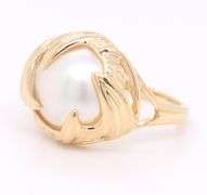 Fantastic Yellow Gold Mabe Pearl Ring