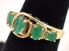 Elegant Natural Emerald Ring in Yellow Gold