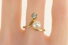 14K Yellow Gold Pearl VS Diamond 1960's Bypass Statement Ring