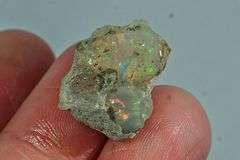 Rough sample 7.95ct Welo Opal specimen