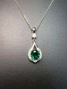 Beautiful VVs1 Lab Graown 1.5 Ct Emerald Pendant