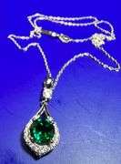 Beautiful VVs1 Lab Graown 1.5 Ct Emerald Pendant