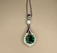 Beautiful VVs1 Lab Graown 1.5 Ct Emerald Pendant