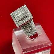 CERTIFIED 14K WHITE GOLD AND DIAMOND RING. 2.50 CARATS