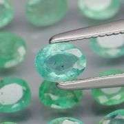 Vivid! Top green 5.87ct Colombian Emerald set