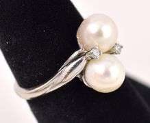 Beautiful 14K White Gold Pearl and Diamond Ring