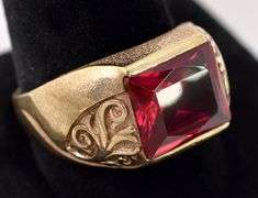 Stunning Men's Lab Ruby Ring in Yellow Gold