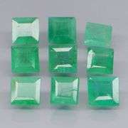 Vivid! Top green 3.14ct Colombian Emerald set