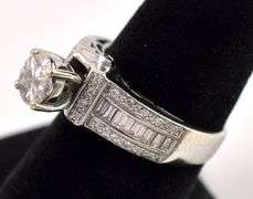 Absolutely Beautiful 14K White Gold Approx. 1.00CTW Diamond Ring (International Gemological Information Card Included)