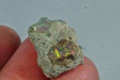 Rough sample 7.95ct Welo Opal specimen