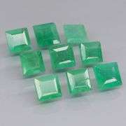 Vivid! Top green 3.14ct Colombian Emerald set