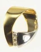 18K Yellow Gold 0.24 Ctw Diamond Two Tone Loop Curvy Pendant