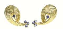 14K Yellow Gold 1960's Sapphire Ornate Grooved Swirl Drop Earrings