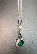 Beautiful VVs1 Lab Graown 1.5 Ct Emerald Pendant