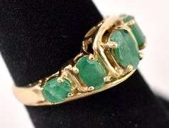 Elegant Natural Emerald Ring in Yellow Gold