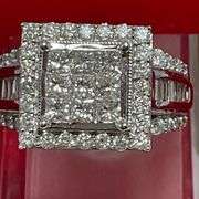 CERTIFIED 14K WHITE GOLD AND DIAMOND RING. 2.50 CARATS