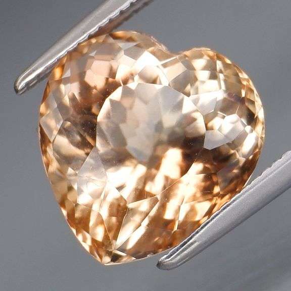 Glittering 5.92ct champagne Imperial Topaz