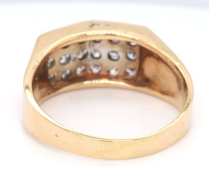 Gent's 14kt yellow gold 0.70ctw three row diamond ring