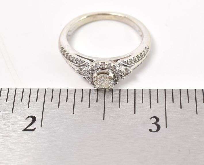 Fantastic 10K White Gold Diamond Ring