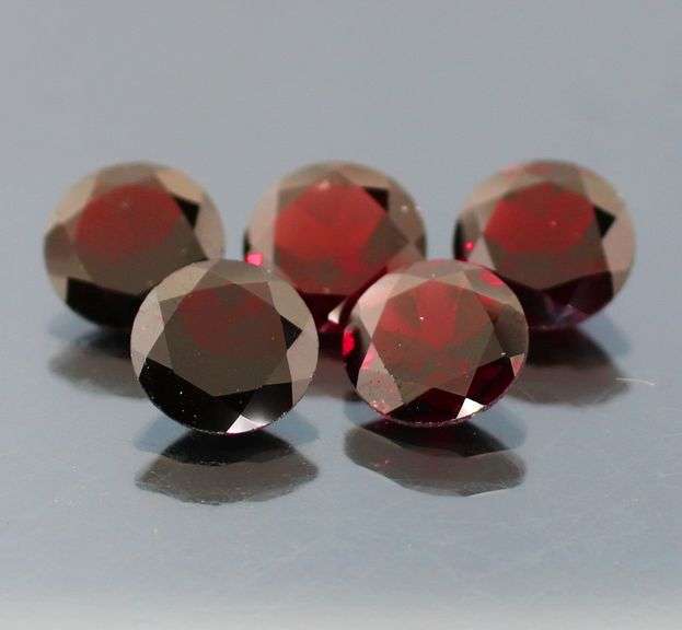 Gorgeous 17.83ct Mozambique garnet set