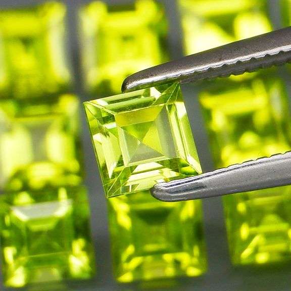 Princess cut unheated! 4.65ct Peridot set