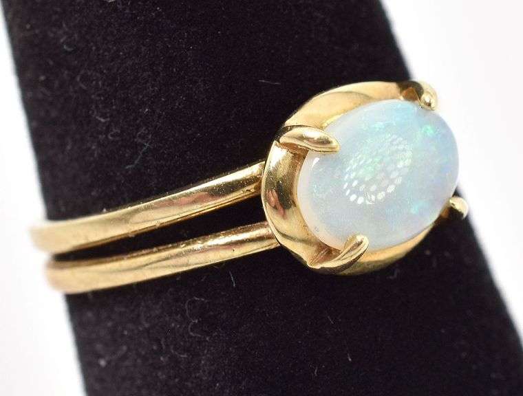 Pretty 14K Yellow Gold Opal Gemstone Ring