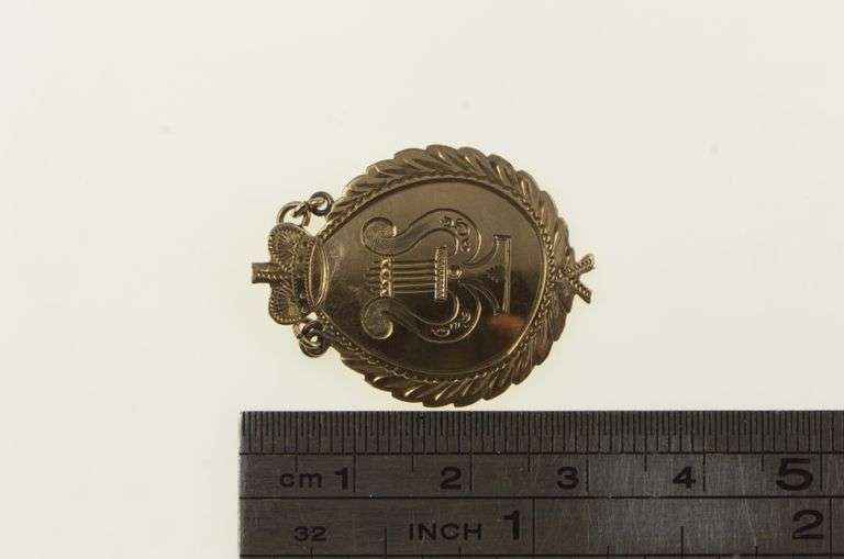 14K Yellow Gold 1913 Engraved Harp Wreath Music Band Charm/Pendant