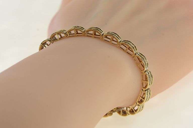 10K Yellow Gold 2.00 Ctw Baguette Diamond Curved Bar Bracelet
