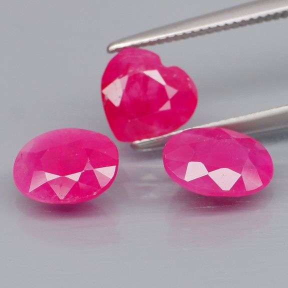 Fantastic 3.46ct HEATED ONLY Ruby set