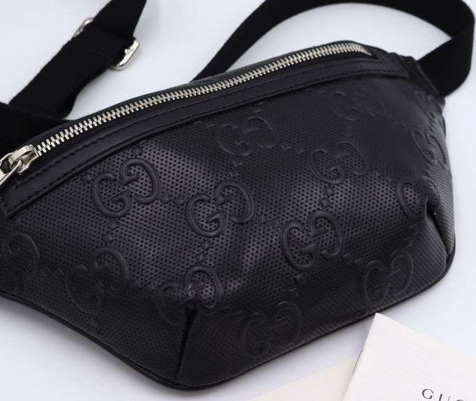 Gucci unisex Street style plain leather logo Clucth