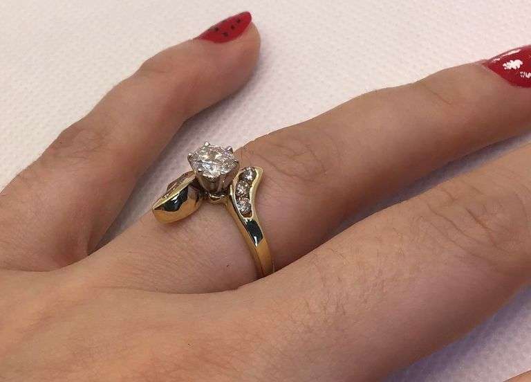 14K TWO TONE SOLITAIRE SIDE-STONE DIAMOND ENGAGEMENT RING