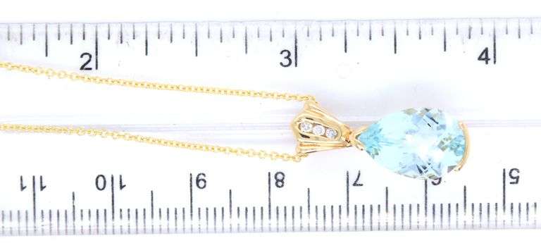 14kt Yellow gold 3.60ct Pear shaped Aquamarine and diamond accent pendant on chain