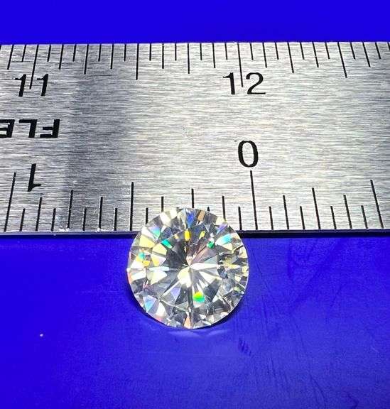 Sparkling 4.5 Ct Round Cut VVs1 Fire Moisanite