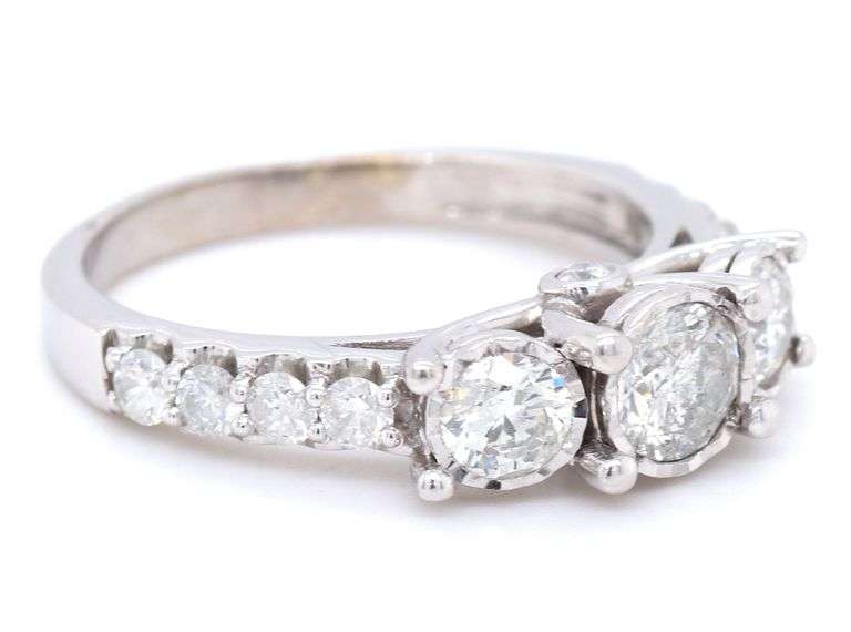 14kt White gold 1.40ctw Ullusion set diamond ring