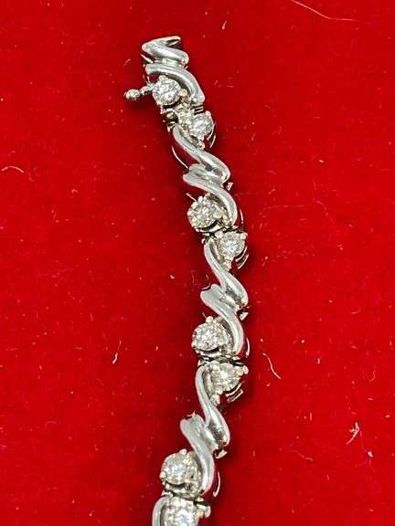 CERTIFIED 14K WHITE GOLD AND DIAMOND BRACELET.