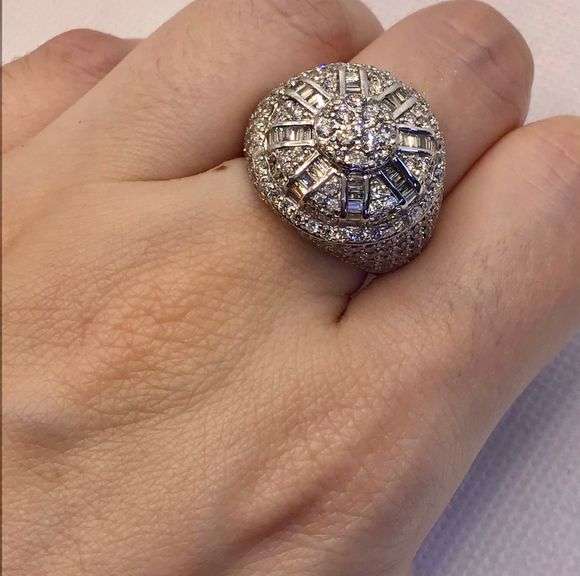 ELEGANT AND TIMELESS 14K WHITE GOLD BAGUETTE AND ROUND CUT MEN’S DIAMOND RING