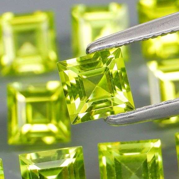 Princess cut! Unheated! 4.54ct Peridot set