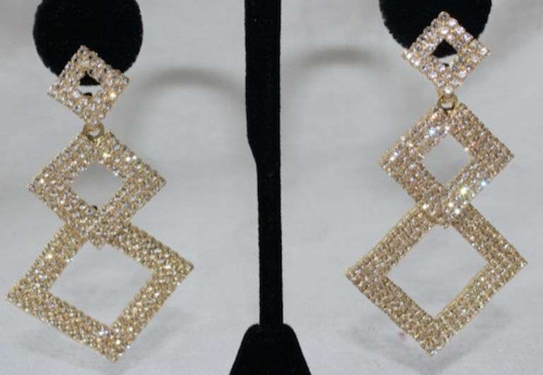A Very Sexy  Fashion  Design Earrings